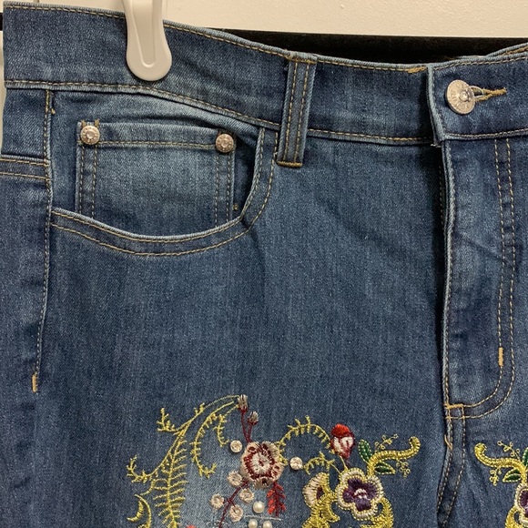 Venus heavily embroidered cutout jeans - Picture 8 of 10